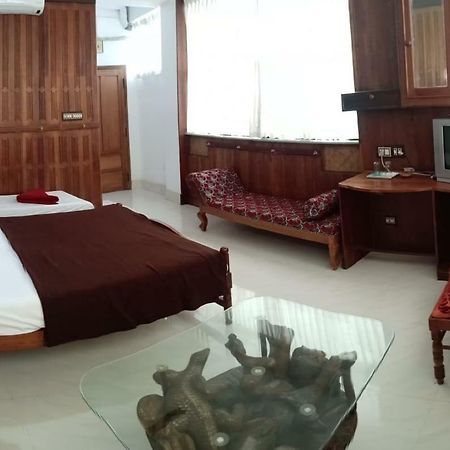 Готель Dolphin Residency Теккаді Екстер'єр фото